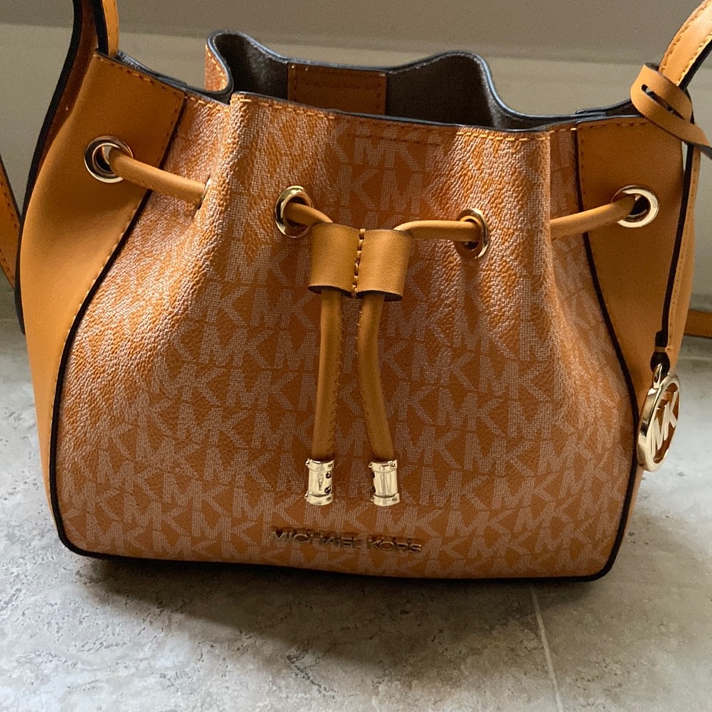 Michael Kors Mini Handbag (NEW WITHOUT TAGS)